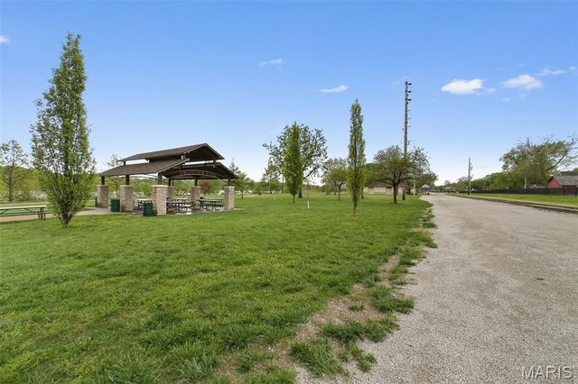 2427 N 7th Street, St Charles, MO 63301