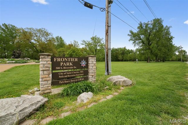2427 N 7th Street, St Charles, MO 63301
