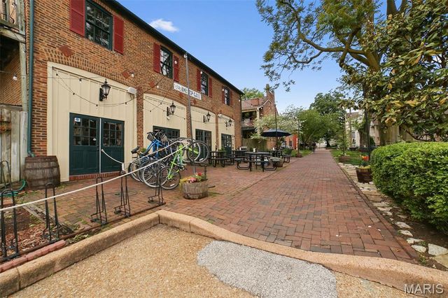 2427 N 7th Street, St Charles, MO 63301