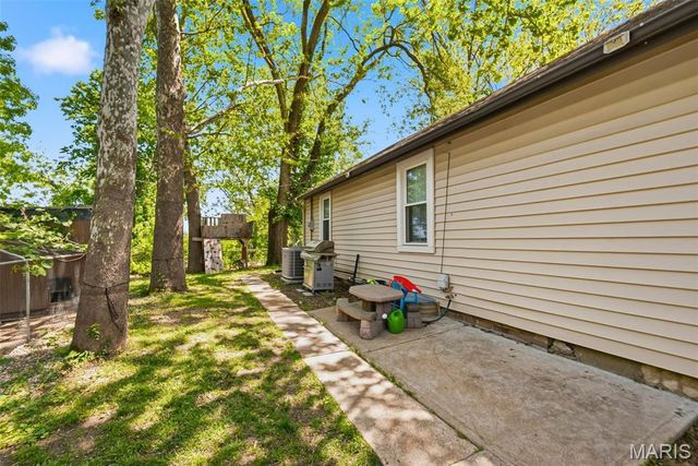 2427 N 7th Street, St Charles, MO 63301