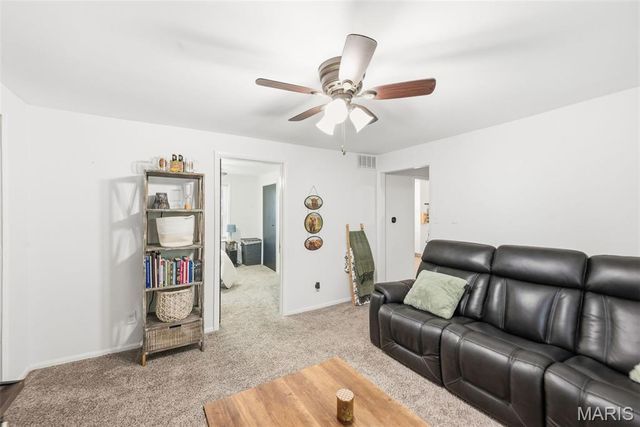2427 N 7th Street, St Charles, MO 63301