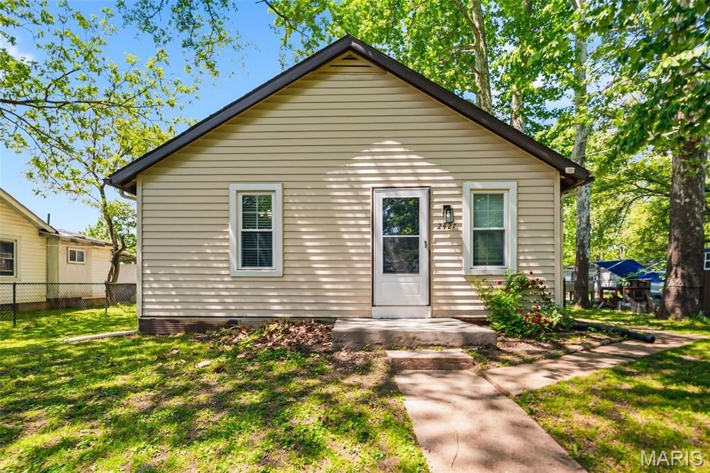 2427 N 7th Street, St Charles, MO 63301