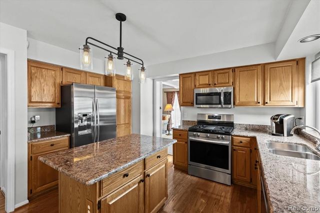 20218 Edgewood Avenue, Livonia, MI 48152