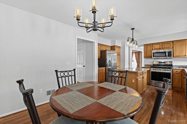 20218 Edgewood Avenue, Livonia, MI 48152