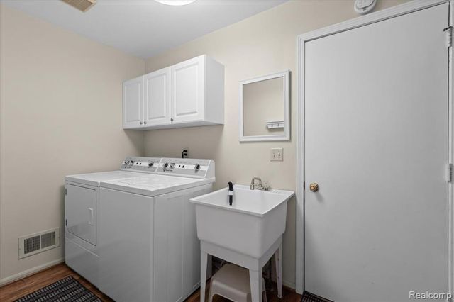 20218 Edgewood Avenue, Livonia, MI 48152