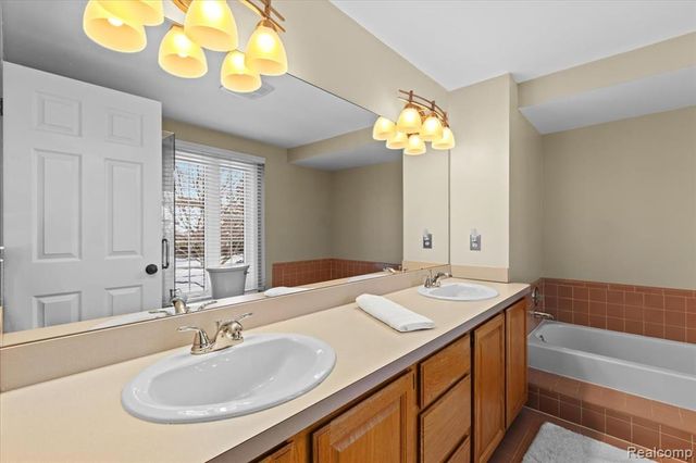 20218 Edgewood Avenue, Livonia, MI 48152