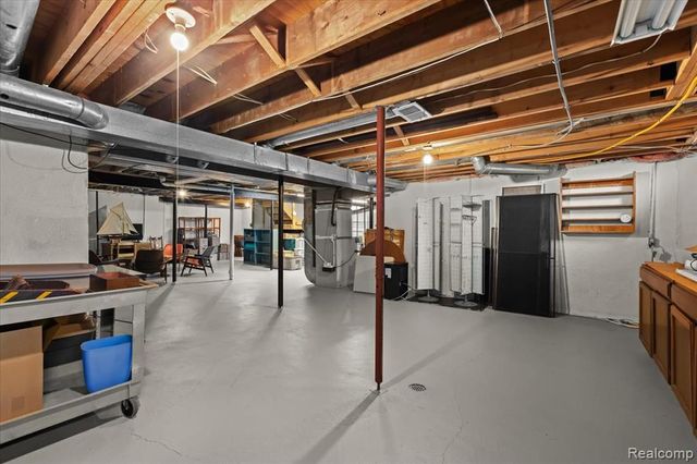 20218 Edgewood Avenue, Livonia, MI 48152