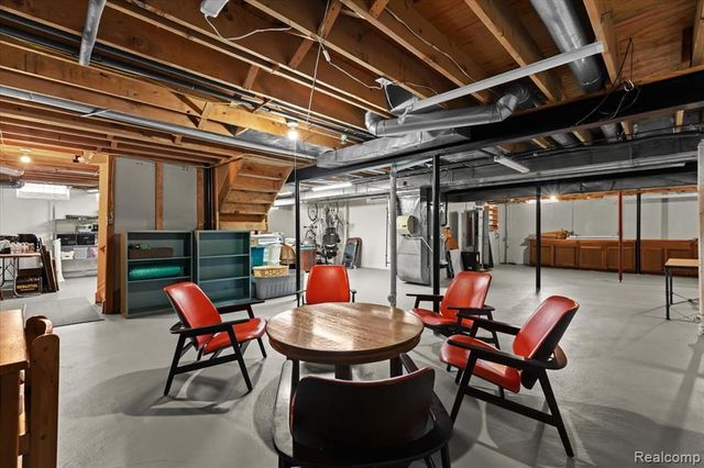 20218 Edgewood Avenue, Livonia, MI 48152