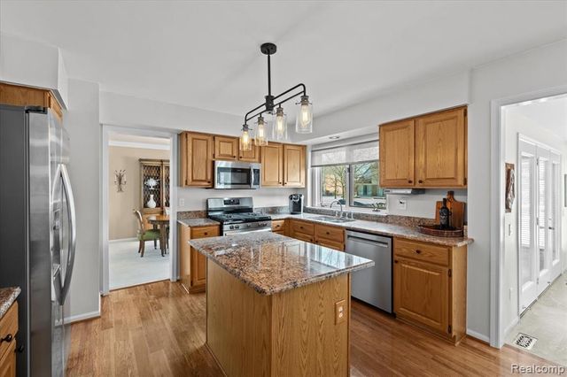 20218 Edgewood Avenue, Livonia, MI 48152