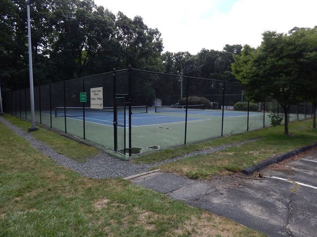 85 Commons Dr 207, Shrewsbury, MA 01545