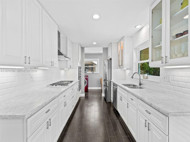 4231 NE 16th Ave, Oakland Park, FL 33334