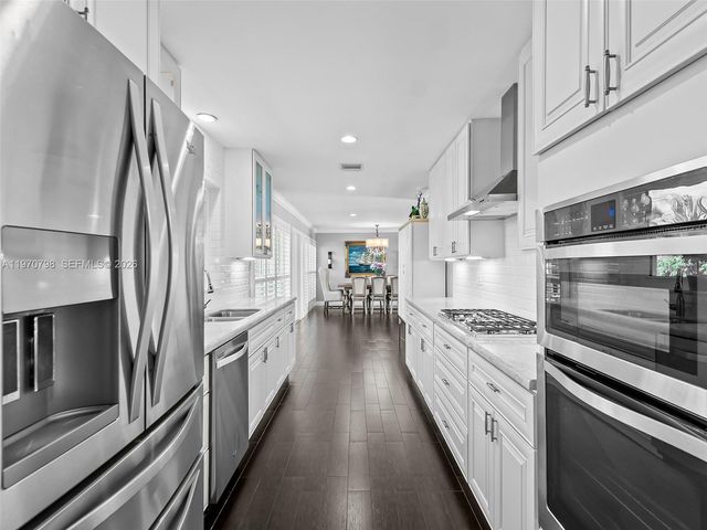 4231 NE 16th Ave, Oakland Park, FL 33334