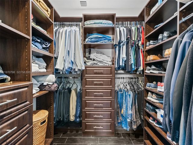 4231 NE 16th Ave, Oakland Park, FL 33334