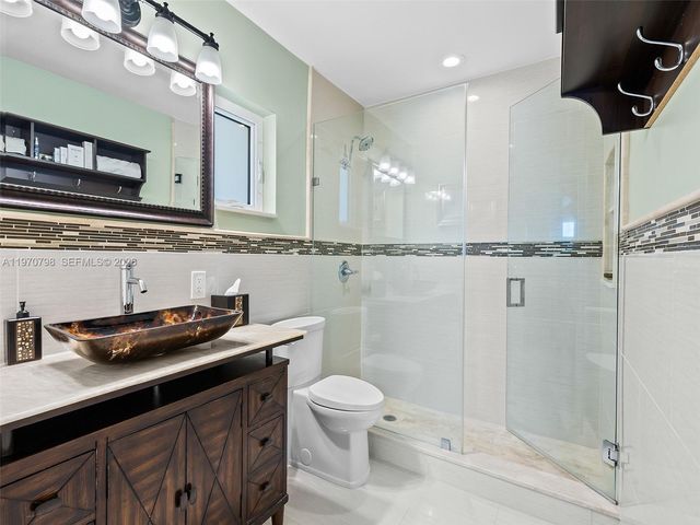 4231 NE 16th Ave, Oakland Park, FL 33334