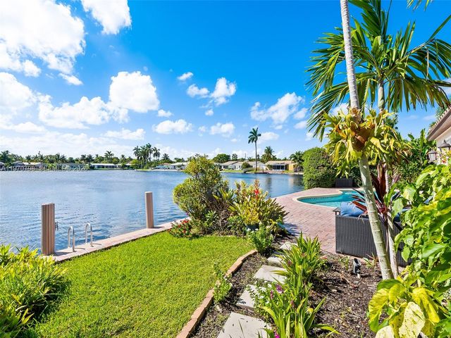 4231 NE 16th Ave, Oakland Park, FL 33334