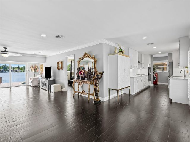 4231 NE 16th Ave, Oakland Park, FL 33334