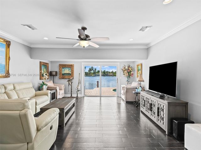 4231 NE 16th Ave, Oakland Park, FL 33334