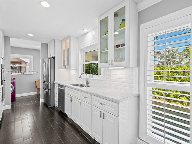 4231 NE 16th Ave, Oakland Park, FL 33334