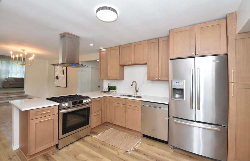 12226 W Washington STREET, Milwaukee, WI 53214