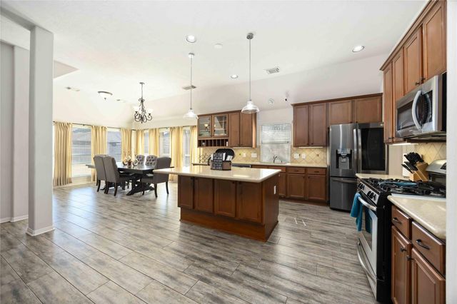 2503 Harpers Creek Court, Fresno, TX 77545