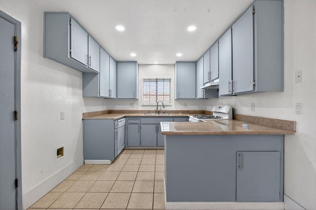 2016 Nimrood Dr, Ceres, CA 95307