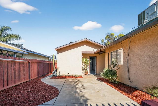 2016 Nimrood Dr, Ceres, CA 95307