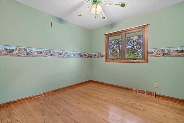 3182 Kettle Moraine PARKWAY, Hubertus, WI 53033