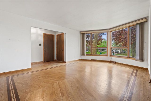 3182 Kettle Moraine PARKWAY, Hubertus, WI 53033
