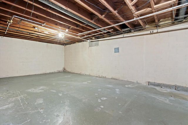 3182 Kettle Moraine PARKWAY, Hubertus, WI 53033