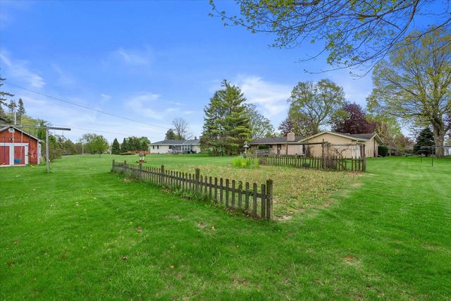 3182 Kettle Moraine PARKWAY, Hubertus, WI 53033