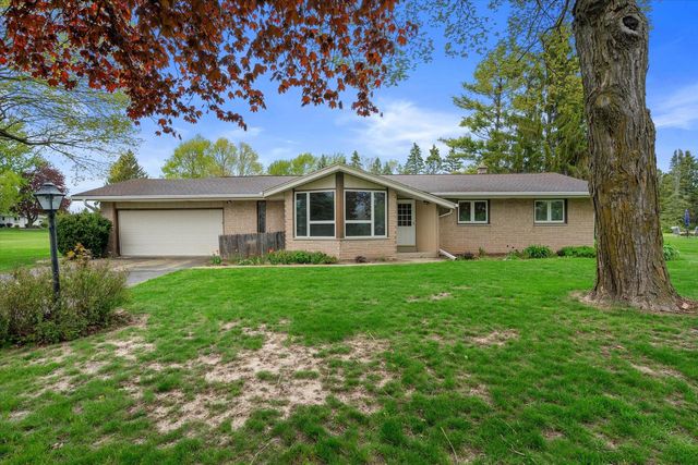 3182 Kettle Moraine PARKWAY, Hubertus, WI 53033