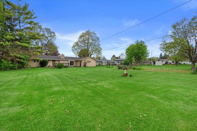 3182 Kettle Moraine PARKWAY, Hubertus, WI 53033