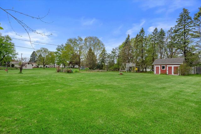 3182 Kettle Moraine PARKWAY, Hubertus, WI 53033