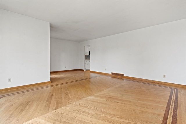 3182 Kettle Moraine PARKWAY, Hubertus, WI 53033