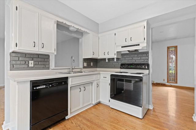 3182 Kettle Moraine PARKWAY, Hubertus, WI 53033