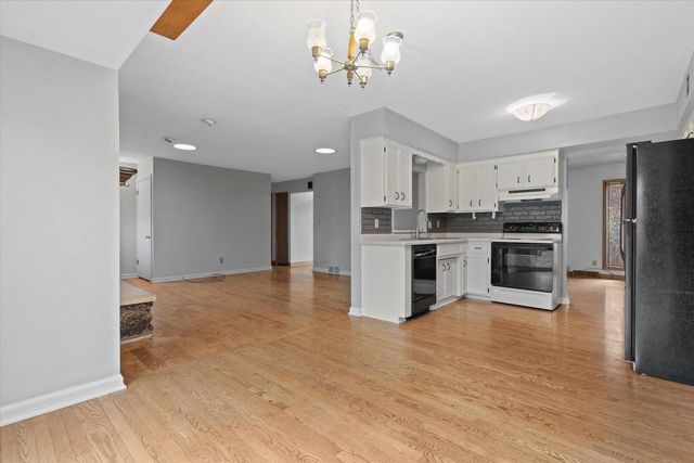 3182 Kettle Moraine PARKWAY, Hubertus, WI 53033