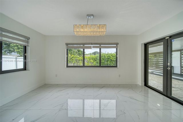6431 Scott St, Hollywood, FL 33024