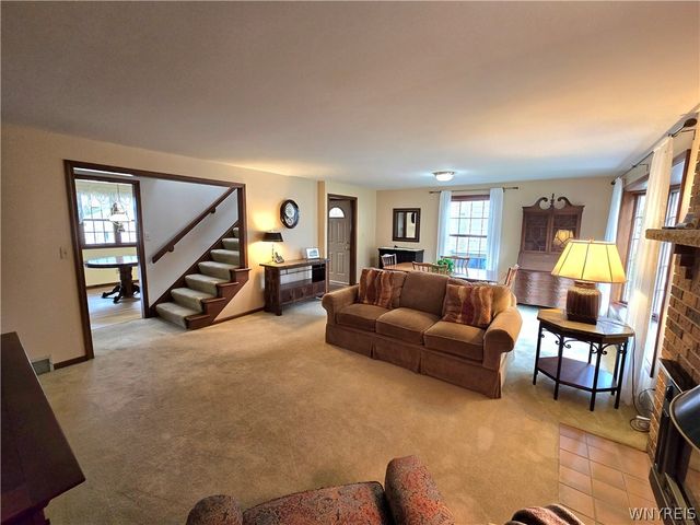 126 Meadow Ln, Tonawanda, NY 14223