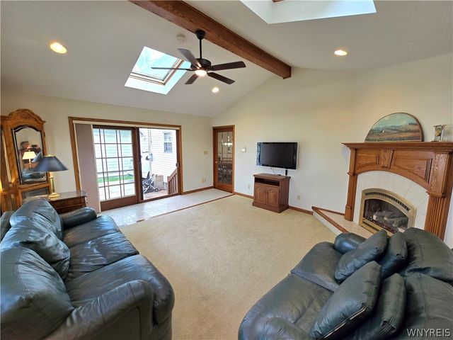 126 Meadow Ln, Tonawanda, NY 14223