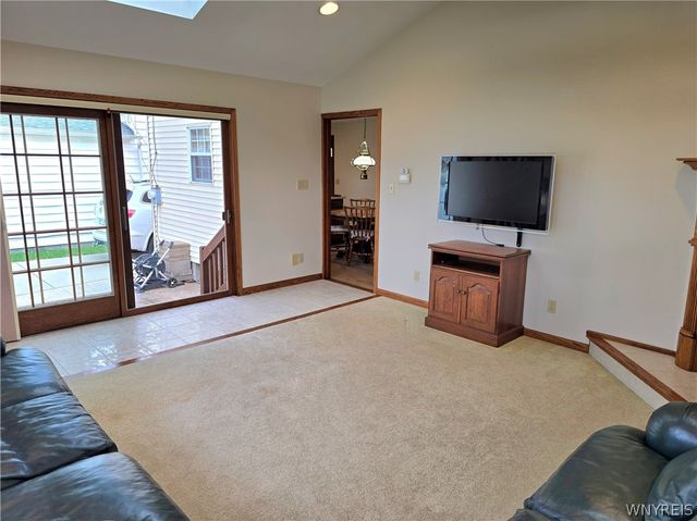 126 Meadow Ln, Tonawanda, NY 14223