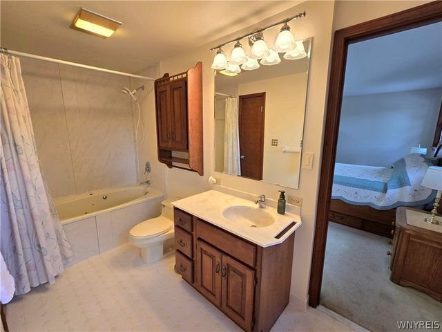 126 Meadow Ln, Tonawanda, NY 14223