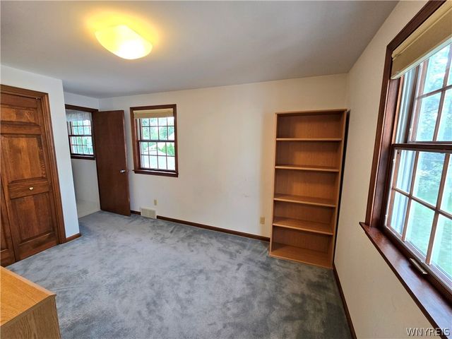 126 Meadow Ln, Tonawanda, NY 14223