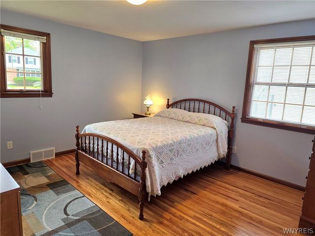 126 Meadow Ln, Tonawanda, NY 14223