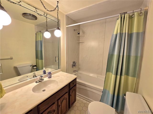126 Meadow Ln, Tonawanda, NY 14223