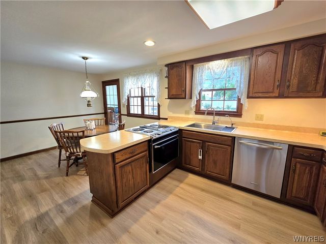 126 Meadow Ln, Tonawanda, NY 14223