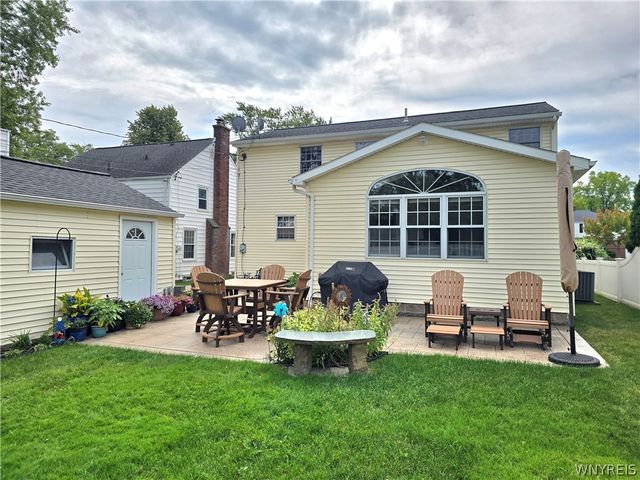126 Meadow Ln, Tonawanda, NY 14223