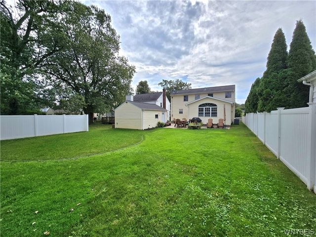 126 Meadow Ln, Tonawanda, NY 14223