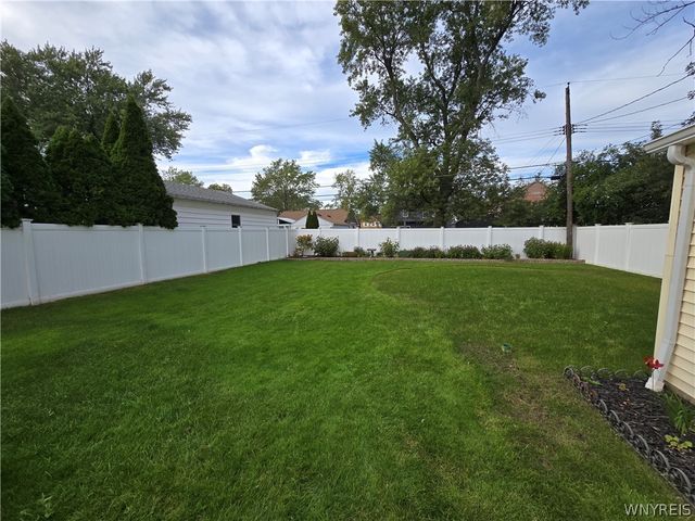 126 Meadow Ln, Tonawanda, NY 14223
