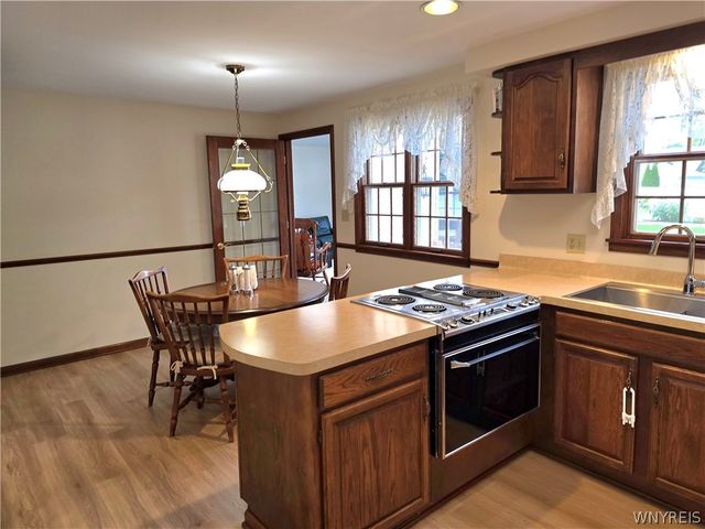 126 Meadow Ln, Tonawanda, NY 14223
