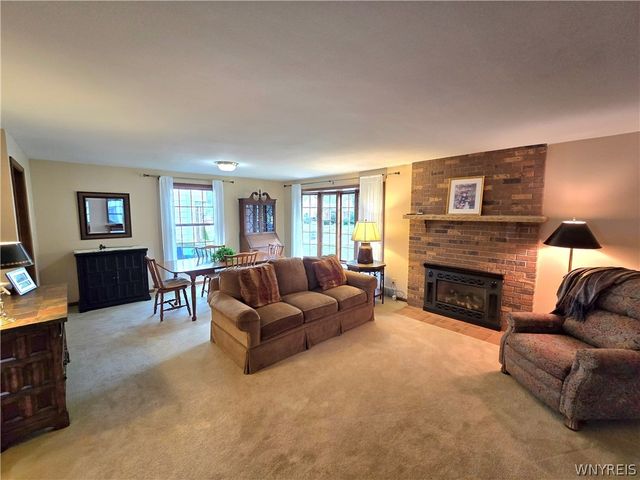 126 Meadow Ln, Tonawanda, NY 14223